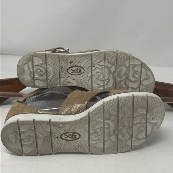 Sofft Gold and Tan Strappy Sandals Size 6 Excellent Condition - Picture 10 of 14